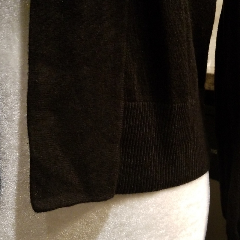 MICHAEL MK Cropped Cardigan 🎉HOST PICK🎉 - Picture 5 of 8